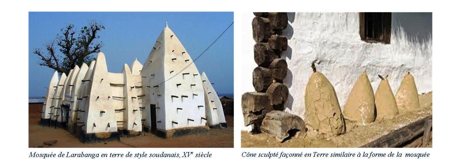 Mosquée de Larabanga en terre de style soudanais, XVème Siècle et Cone sculpté en terre similaire à la forme de la mosquée